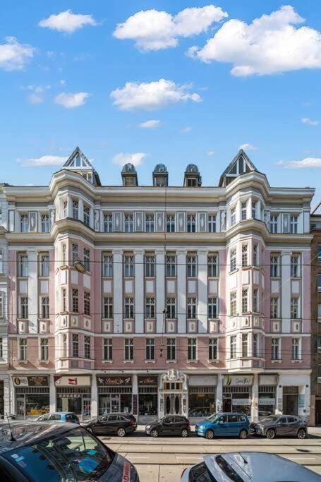 شقة Designer Penthouse With Balcony فيينا المظهر الخارجي الصورة